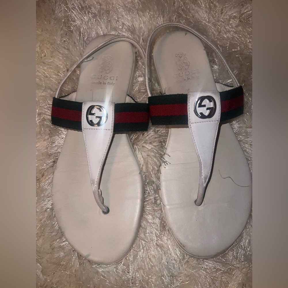 Authentic Gucci children’s thong sandal size 33